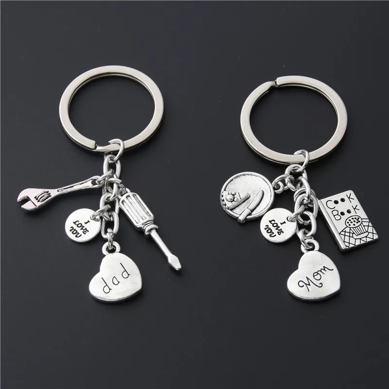 1pc Family Style Dad Mom I Love You Keyring Tool Cook Book Pizza Charms For Key Chains Gift For Father's Day Mother's Day Gift
1pc Family Style Dad Mom I Love You Keyring Tool Cook Book Pizza Charms For Key Chains Gift For Father's Day Mother's Day Gift