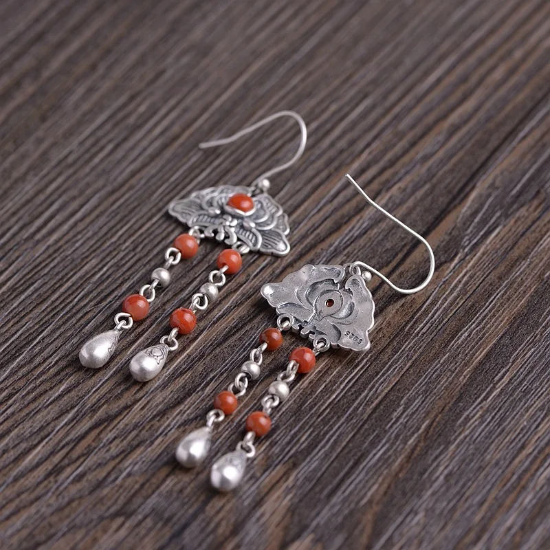 S925 sterling silver retro flower blooming rich lotus south red agate tassel earrings
S925 sterling silver retro flower blooming rich lotus south red agate tassel earrings