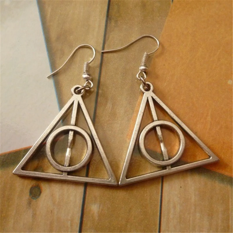 Deathly Hallows Earrings Triangle Horcrux Luna Lovegood Vintage Retro Simple Drop Earrings Movie Jewelry For Women Wholesale
Deathly Hallows Earrings Triangle Horcrux Luna Lovegood Vintage Retro Simple Drop Earrings Movie Jewelry For Women Wholesale