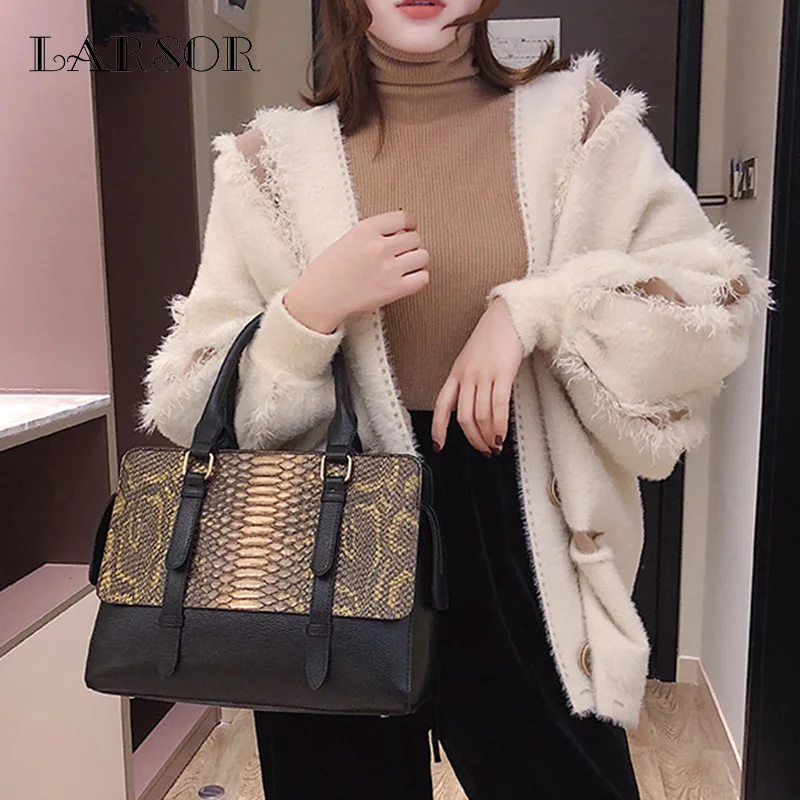 Luxury Handbags Women Bags Designer 2019 New Fashion Shoulder Bag Rivets Snake Leather Vintage Crocodile Pattern Crossbody Bags
Luxury Handbags Women Bags Designer 2019 New Fashion Shoulder Bag Rivets Snake Leather Vintage Crocodile Pattern Crossbody Bags