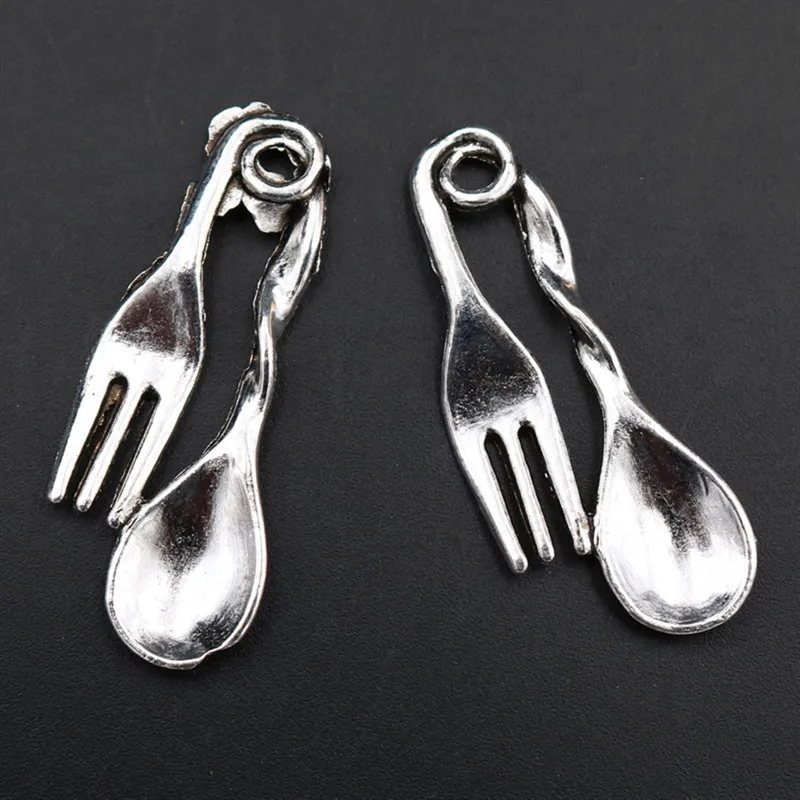 6pcs Antique Silver Vintage Spoon & Fork Cutlery Charm Necklace Bracelet DIY Metal Pendant - Personalized Jewelry Accessories
6pcs Antique Silver Vintage Spoon & Fork Cutlery Charm Necklace Bracelet DIY Metal Pendant - Personalized Jewelry Accessories