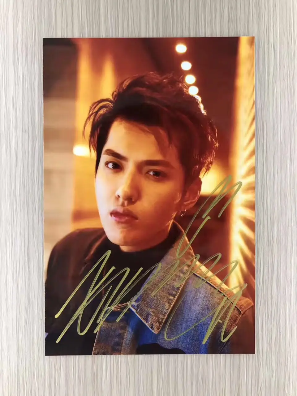 signed KRIS Wu Yifan autographed original photo 6 inches freeshipping 06201704
signed KRIS Wu Yifan autographed original photo 6 inches freeshipping 06201704