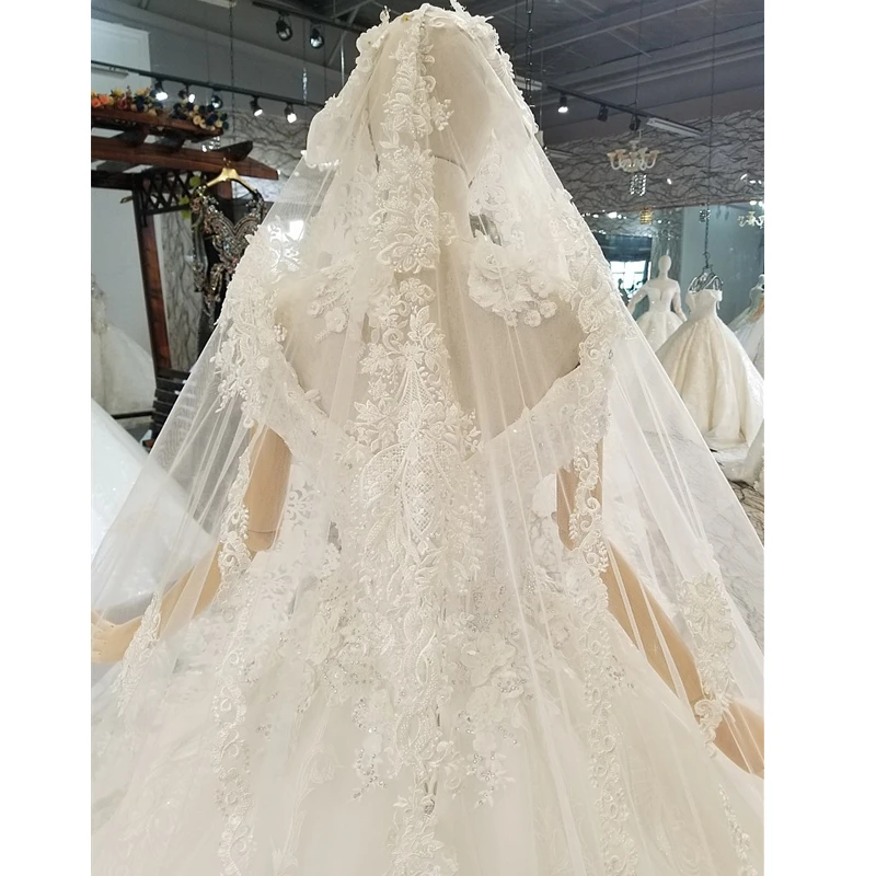 Luxurious Cap Sleeve Wedding Dress Ball Gown Lace Up Beads Bridal