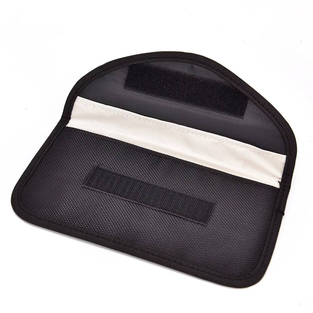 New Signal Blocking Bag Car Fob Signal Blocker Bag Signal Blocking Bag Shielding Pouch Wallet Case for Car Key
New Signal Blocking Bag Car Fob Signal Blocker Bag Signal Blocking Bag Shielding Pouch Wallet Case for Car Key