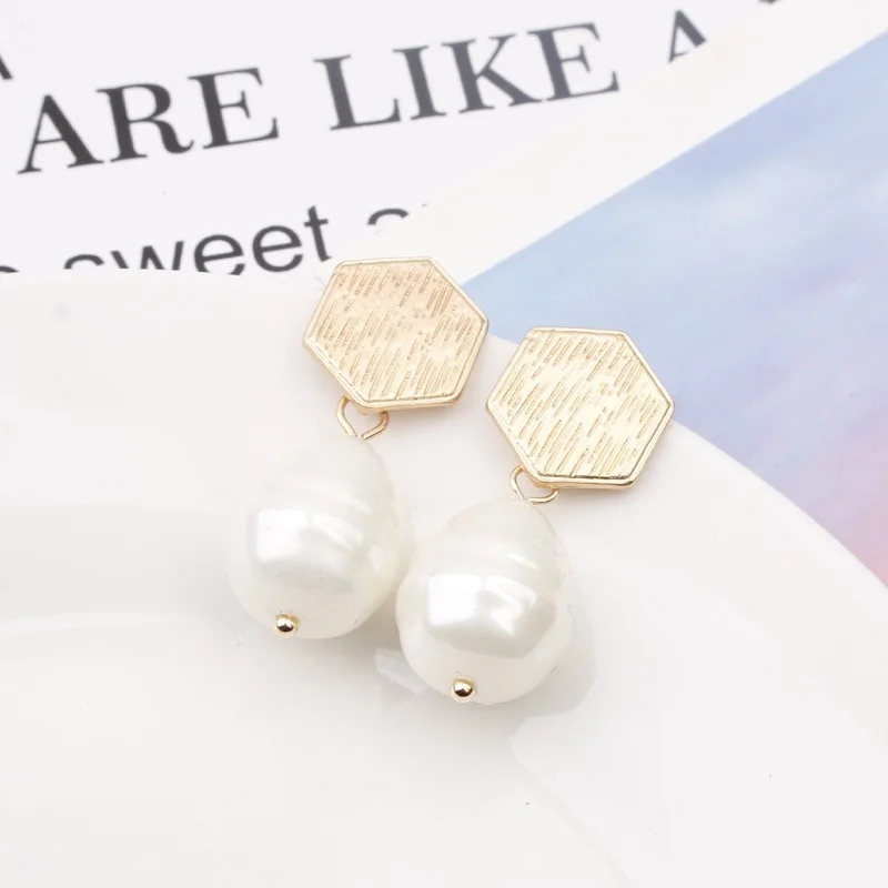 2019 New Long Dangle Shell Pearl Pendant Earrings Simple Wild Irregular Temperament Earrings Party Jewelry Handmade For Women
2019 New Long Dangle Shell Pearl Pendant Earrings Simple Wild Irregular Temperament Earrings Party Jewelry Handmade For Women
