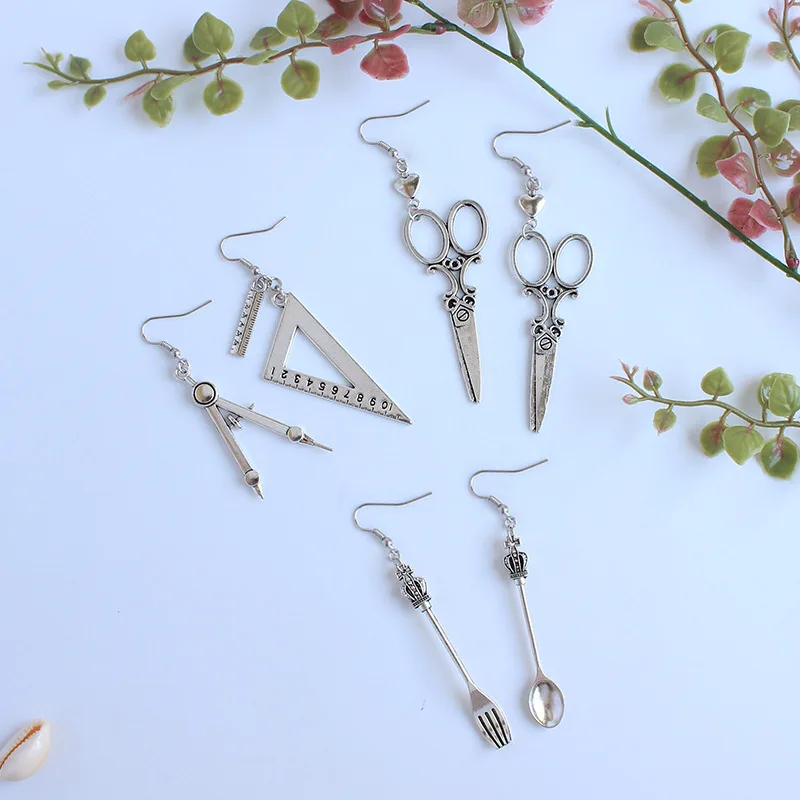 Creative Funny Personalized Compasses Set Square Drop Earrings Alloy Scissors Fun Harajuku Earrings Women Girl Brincos Jewelry
Creative Funny Personalized Compasses Set Square Drop Earrings Alloy Scissors Fun Harajuku Earrings Women Girl Brincos Jewelry