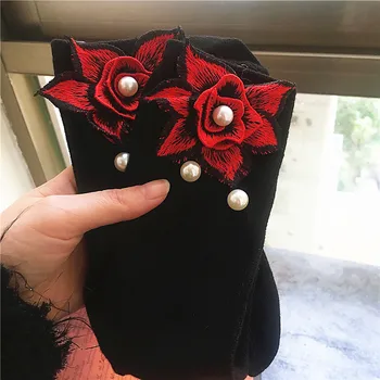 MIARA.L high quality new embroidery pearl flower cotton mid - length socks stacked socks for wholesale
MIARA.L high quality new embroidery pearl flower cotton mid - length socks stacked socks for wholesale