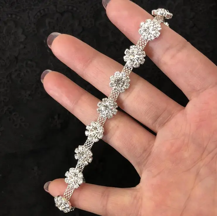 1 Yard Sunflower Shape Clear Rhinestone Sew On Chain Silver Rhinestone Trim Trimming DIY Sewing Accessories 9mm Width
1 Yard Sunflower Shape Clear Rhinestone Sew On Chain Silver Rhinestone Trim Trimming DIY Sewing Accessories 9mm Width