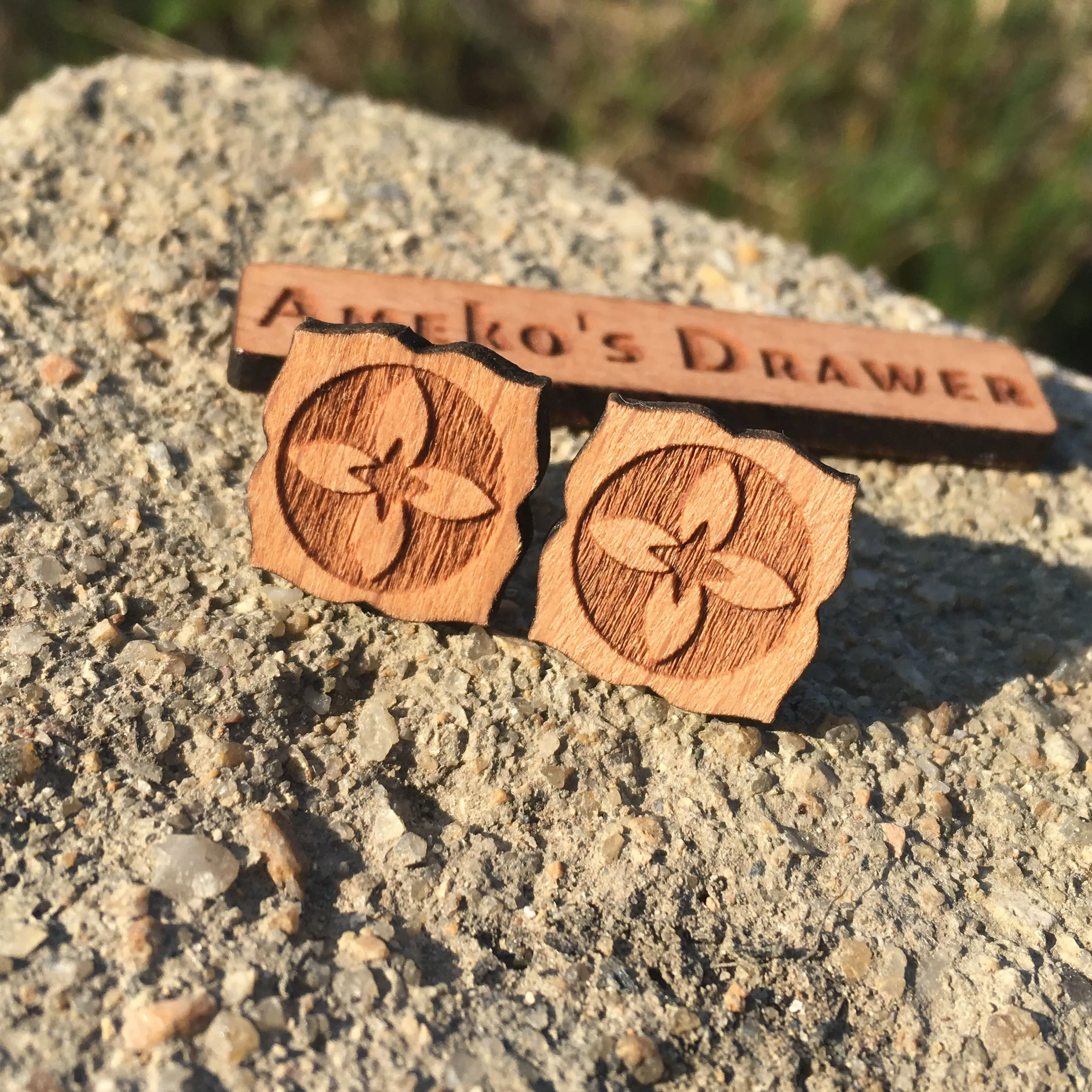 Boho Lotus Flower floral bohemian wood studs handmade earrings laser cut wooden earrings x 10 paris
Boho Lotus Flower floral bohemian wood studs handmade earrings laser cut wooden earrings x 10 paris
