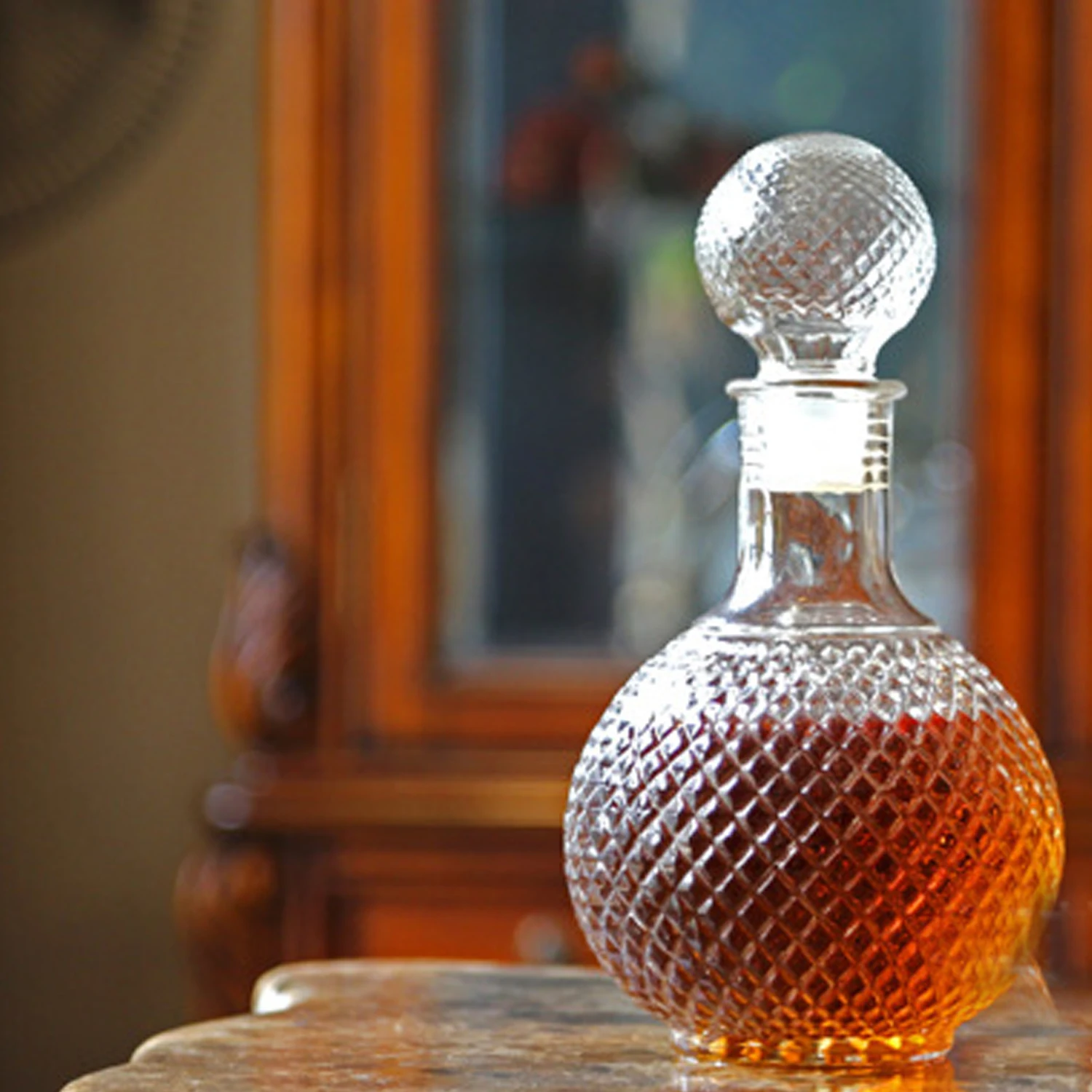 Behogar Home Bar 1000ML Round Ball Shape Whiskey Wine Beer Water Drinking Glass Bottle Decanter with Cap Stopper Barware Tools
Behogar Home Bar 1000ML Round Ball Shape Whiskey Wine Beer Water Drinking Glass Bottle Decanter with Cap Stopper Barware Tools