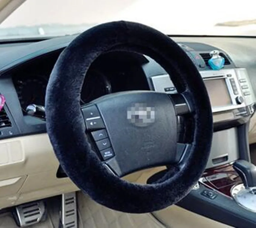Hot sale 1 pcs Black Warm plush winter car steering wheel cover imitation wool Universal auto supplies car accessories 2020 New
Hot sale 1 pcs Black Warm plush winter car steering wheel cover imitation wool Universal auto supplies car accessories 2020 New