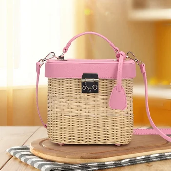 Vintage Weaving Straw Totes Women Shoulder Bags Ladies Wooden Handle Hand Bags Women Bohemian Summer Straw Beach Messenger
Vintage Weaving Straw Totes Women Shoulder Bags Ladies Wooden Handle Hand Bags Women Bohemian Summer Straw Beach Messenger