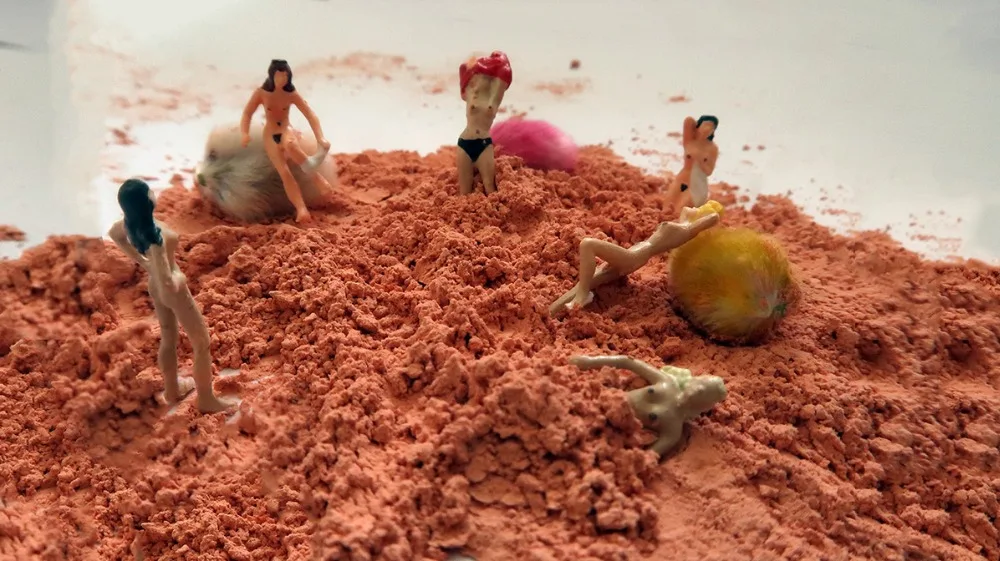 6PSC 1/87 Model Train Ho scale Beach Sunbathing Sexy Miniatures Figures Sand Table Model Scene Micro Shot Props Diorama
6PSC 1/87 Model Train Ho scale Beach Sunbathing Sexy Miniatures Figures Sand Table Model Scene Micro Shot Props Diorama
