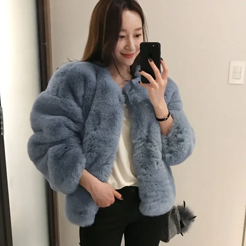 2019 new women's coat thickening warm artificial fox fur grass fur coat female winter lady coats short
2019 new women's coat thickening warm artificial fox fur grass fur coat female winter lady coats short