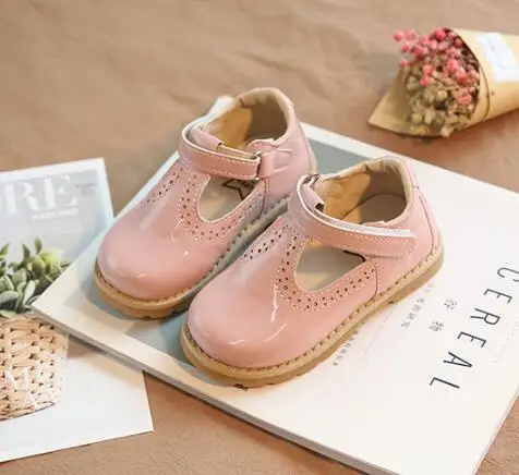 2018 spring and autumn new England retro T-shoes girls girls patent leather princess shoes in children soft bottom shoes
2018 spring and autumn new England retro T-shoes girls girls patent leather princess shoes in children soft bottom shoes
