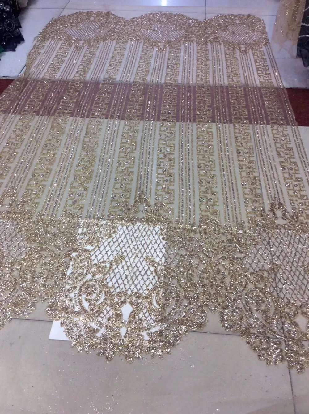 z-han101910 unique shinning sequins glitter lace fabric in gold for wedding dress
z-han101910 unique shinning sequins glitter lace fabric in gold for wedding dress