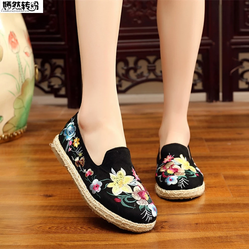 Women Embroidered Flats Chinese Ethnic Old Beijing Cloth Shoes Women's Dance Travel Walk Flats Mother Single Shoes Zapatos Mujer
Women Embroidered Flats Chinese Ethnic Old Beijing Cloth Shoes Women's Dance Travel Walk Flats Mother Single Shoes Zapatos Mujer