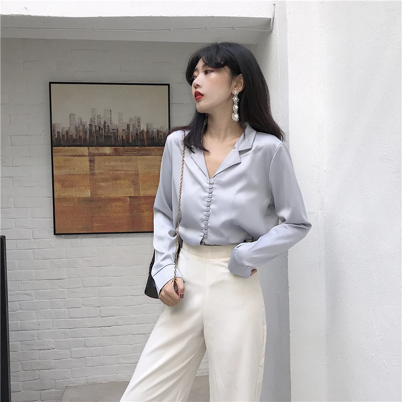 women long bat sleeve satin solid smooth thin summer chiffon suit shirt notched collar soft polo-neck girl shirt button W2886
women long bat sleeve satin solid smooth thin summer chiffon suit shirt notched collar soft polo-neck girl shirt button W2886