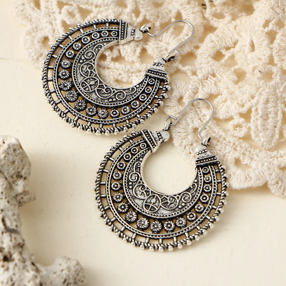 Vintage Ethnic Jewelry Antique Silver Big Hollow Round Hoop Earring Carved Flower Earrings for Women 2018 New Hot Sale
Vintage Ethnic Jewelry Antique Silver Big Hollow Round Hoop Earring Carved Flower Earrings for Women 2018 New Hot Sale