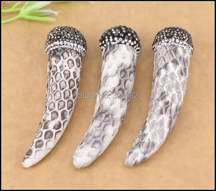 5pcs White Snakeskin Pattern Horn Shape Pendants,With Rhinestone Paved Horn Gem stone Pendant for Making necklace Jewelry
5pcs White Snakeskin Pattern Horn Shape Pendants,With Rhinestone Paved Horn Gem stone Pendant for Making necklace Jewelry
