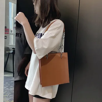 Women Lady Shoulder Bag Chain PU Vintage Large Capacity for Mobile Phone Keys New
Women Lady Shoulder Bag Chain PU Vintage Large Capacity for Mobile Phone Keys New