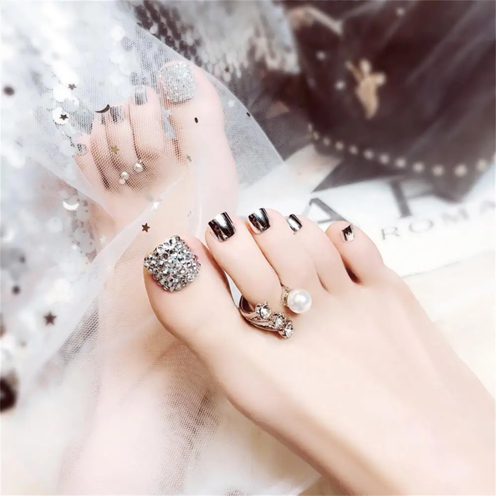 24Pcs Charming Foot False Nail Tips Glitter Rhinestone Fake Toes-Nails With Glue Manicure Glitter DIY Manicure Sticker Fashion
24Pcs Charming Foot False Nail Tips Glitter Rhinestone Fake Toes-Nails With Glue Manicure Glitter DIY Manicure Sticker Fashion