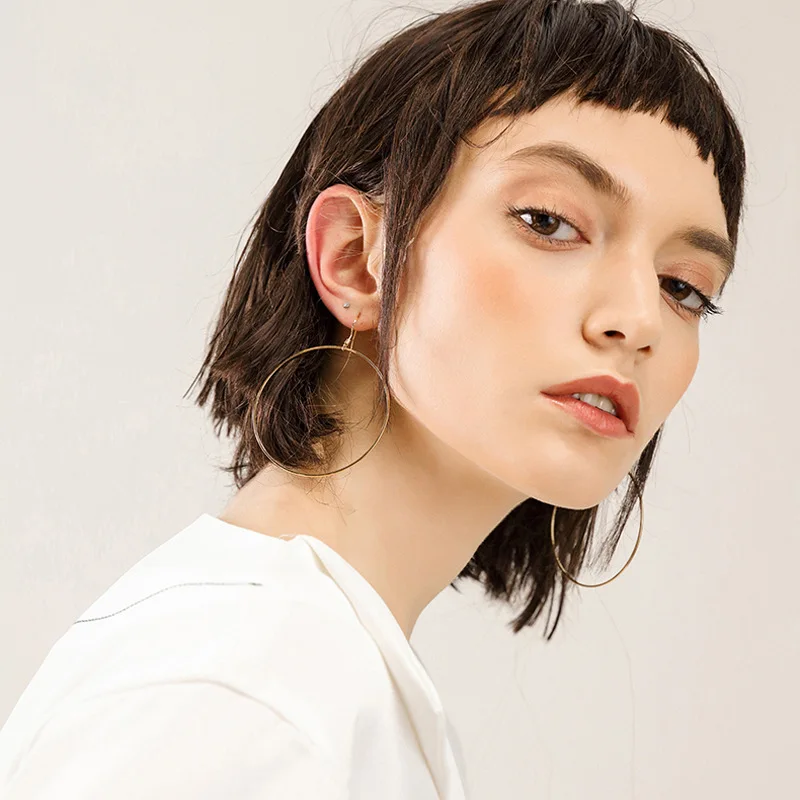 New Korea Gold Color Drop Earring Minimalist Hollow Big Round Circle Statement Drop Earring for Women 2019 Jewelry Brincos Gifts
New Korea Gold Color Drop Earring Minimalist Hollow Big Round Circle Statement Drop Earring for Women 2019 Jewelry Brincos Gifts
