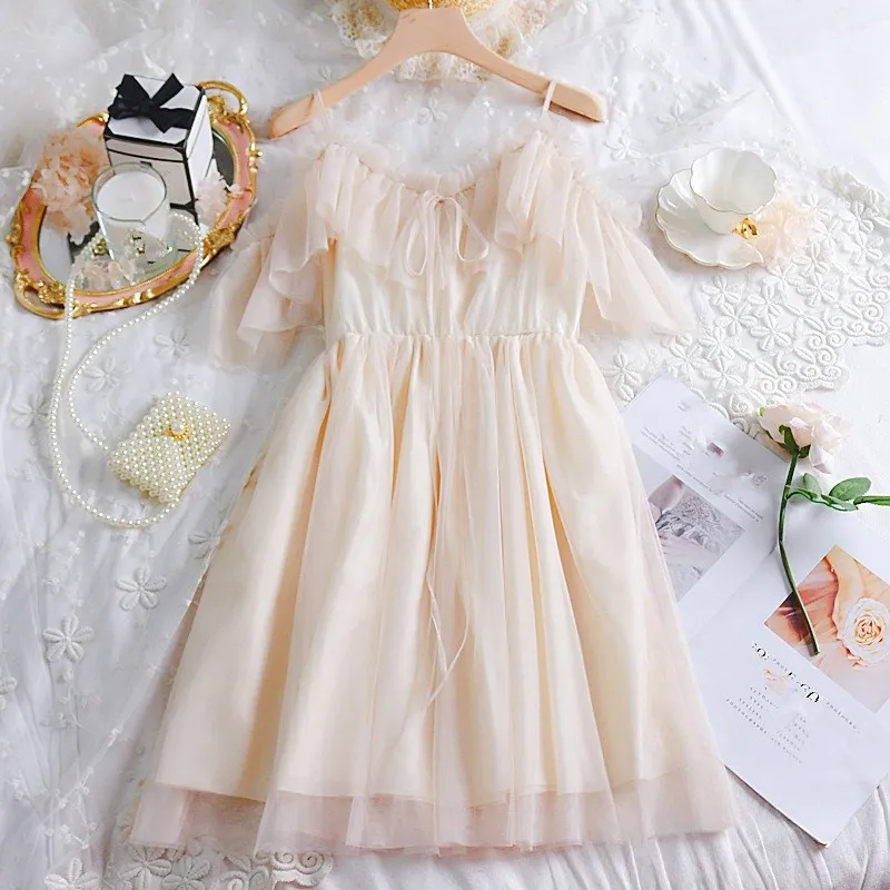 Fashion 2019 Summer Spaghetti Strap Mesh Dress Women Sweet V-Neck Ruffles Slim Dress Tulle A-Line Dress
Fashion 2019 Summer Spaghetti Strap Mesh Dress Women Sweet V-Neck Ruffles Slim Dress Tulle A-Line Dress
