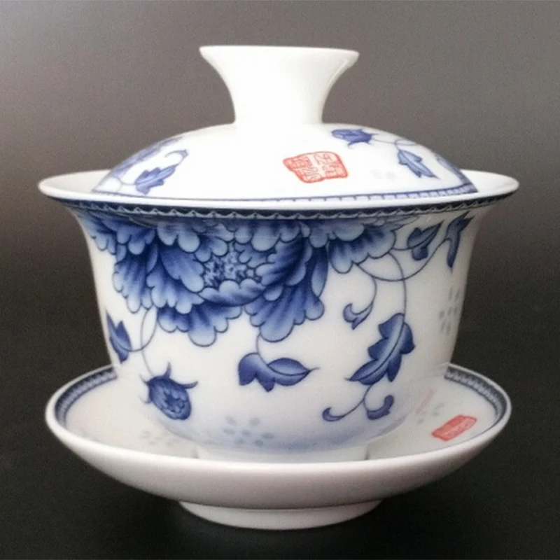 Jingdezhen ceramic cover bowl, blue and white three gaiwan tea sets, hand-painted ceramic martial arts three only gaiwan
Jingdezhen ceramic cover bowl, blue and white three gaiwan tea sets, hand-painted ceramic martial arts three only gaiwan