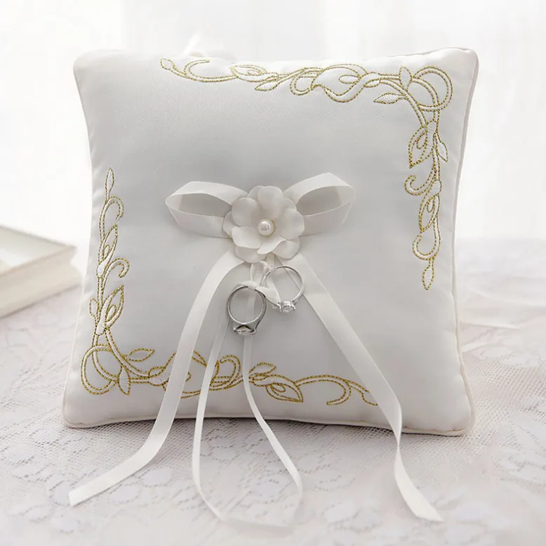 Romantic Flower Pearl Decor Bridal Wedding Part Pocket Ring Pillow Cushion Bearer with Satin Ribbons Wedding Supplies
Romantic Flower Pearl Decor Bridal Wedding Part Pocket Ring Pillow Cushion Bearer with Satin Ribbons Wedding Supplies