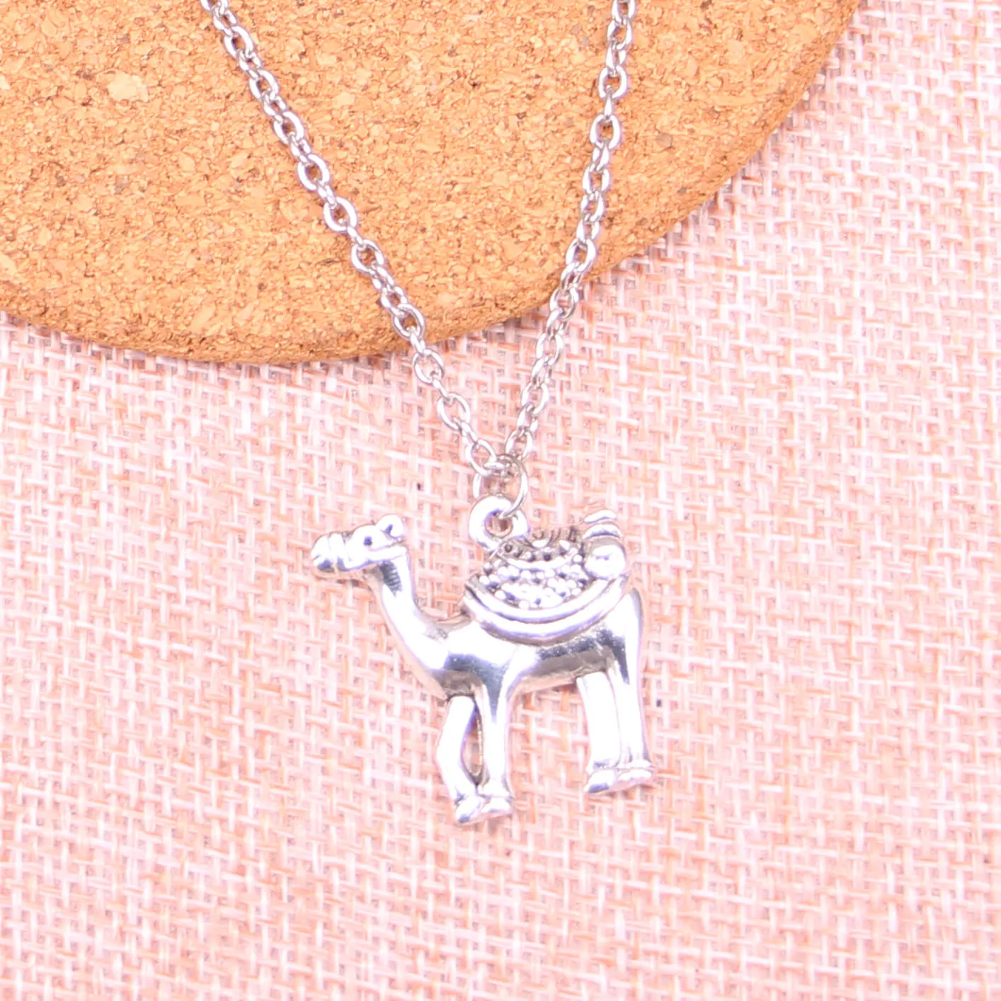 New Fashion Link Chain Necklace Antique Silver Pendants 23*24mm camel Necklace For Gift Jewelry
New Fashion Link Chain Necklace Antique Silver Pendants 23*24mm camel Necklace For Gift Jewelry