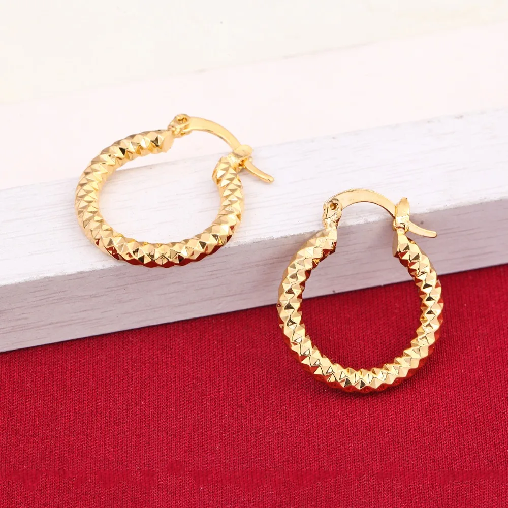 Bridal Men Jewelry Gold Color Brincos Top Quality Women Hoop Earrings Yellow Wave Hollow Earrings
Bridal Men Jewelry Gold Color Brincos Top Quality Women Hoop Earrings Yellow Wave Hollow Earrings