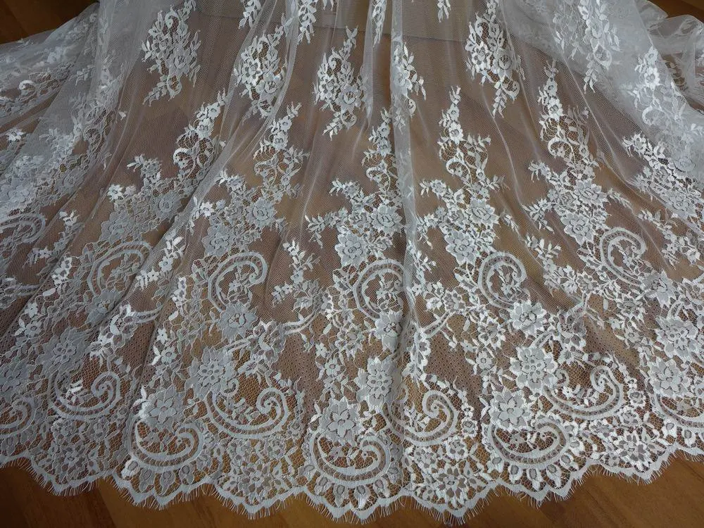 Ivory French Chantilly Lace Fabric Graceful Floral Wedding Fabric Bridal Mantilla Lace Fabric 3 meters/lot
Ivory French Chantilly Lace Fabric Graceful Floral Wedding Fabric Bridal Mantilla Lace Fabric 3 meters/lot