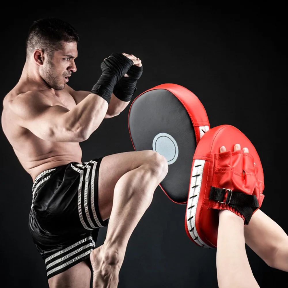 Fitnes 2PCS PU Leather Punching Kicking Palm Pad Hook Jab Strike Pads Target Mitt Glove for Focus Training Boxing Punch Mitts g3
Fitnes 2PCS PU Leather Punching Kicking Palm Pad Hook Jab Strike Pads Target Mitt Glove for Focus Training Boxing Punch Mitts g3
