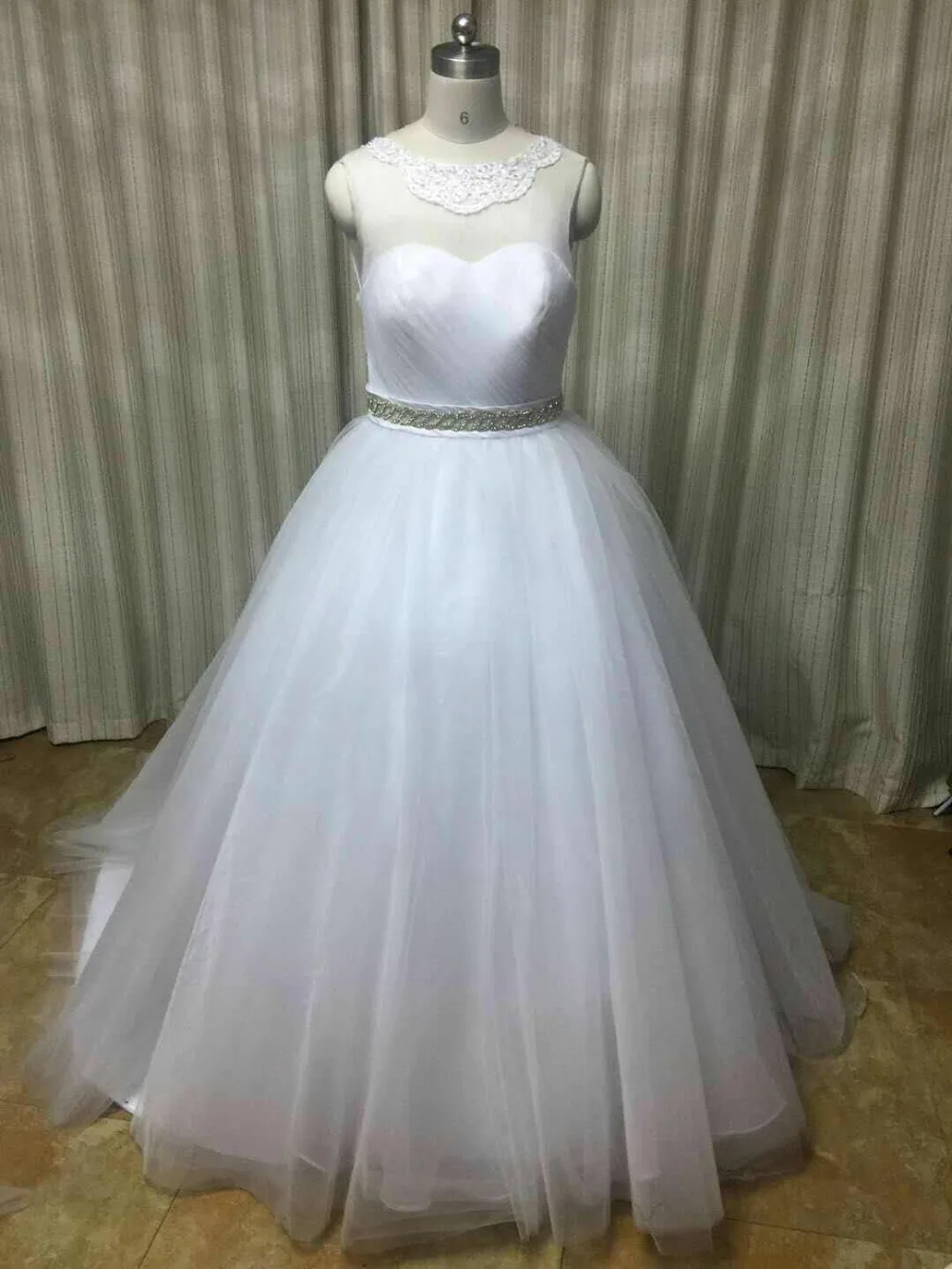 White Ball Gown Wedding Dress 2019 Organza Beaded Crystal Bridal Gown Wedding Bridal Gown
White Ball Gown Wedding Dress 2019 Organza Beaded Crystal Bridal Gown Wedding Bridal Gown