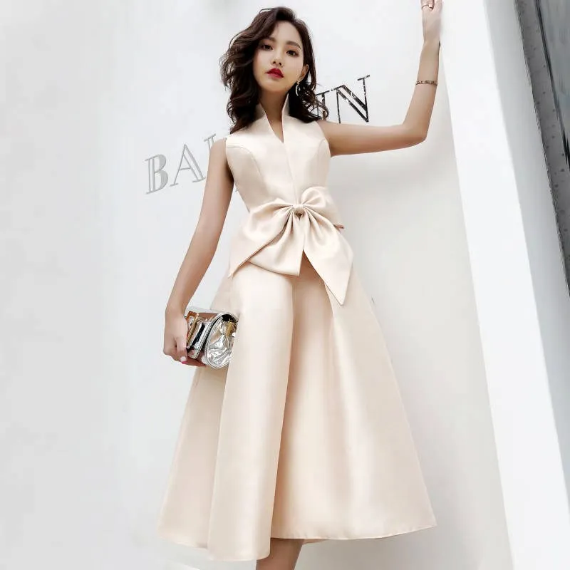Stylish Sexy Slim Bow Decoration Standing collar Birthday Party Dress Chinese Style Dress Improved Qipao Vestidos size S-XXL
Stylish Sexy Slim Bow Decoration Standing collar Birthday Party Dress Chinese Style Dress Improved Qipao Vestidos size S-XXL