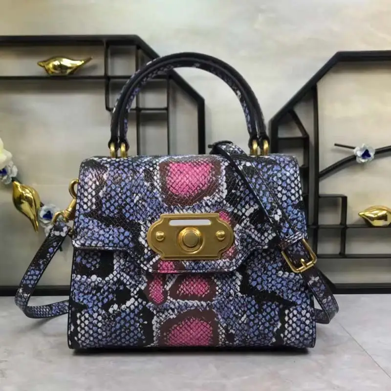 Fashionable new handbag snake pattern single shoulder slanting lady bag cowhide flip lock buckle
Fashionable new handbag snake pattern single shoulder slanting lady bag cowhide flip lock buckle