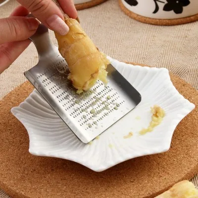 BF040 Kitchen tool multipurpose stainless steel ginger garlic grinding mud garlic cracker 7.5*11cm 
BF040 Kitchen tool multipurpose stainless steel ginger garlic grinding mud garlic cracker 7.5*11cm