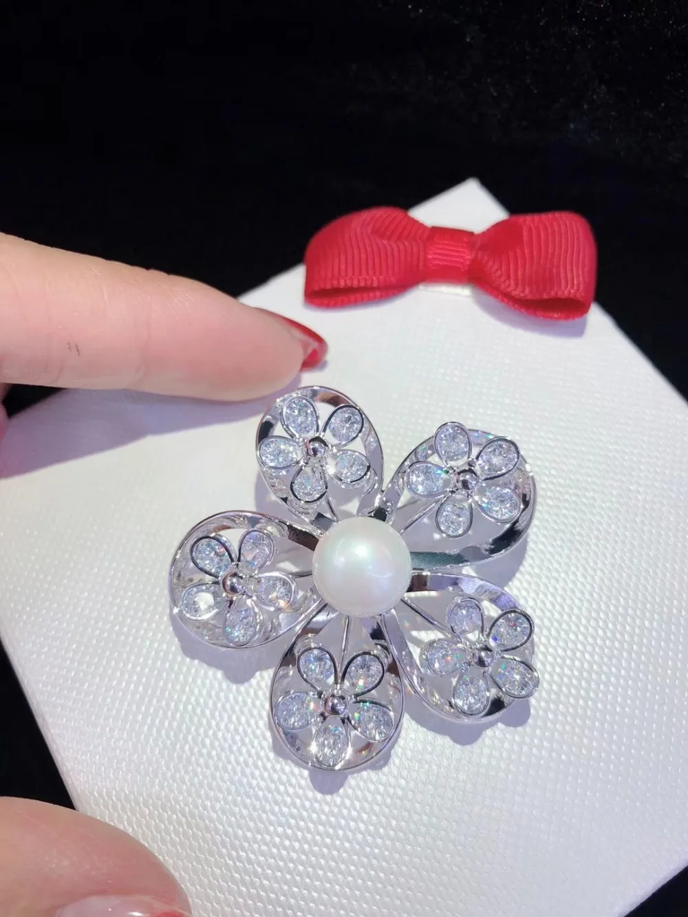 Y325 Flower High Quality Golden plated Paved CZ Necklace Brooch Base Cubic Zirconia Jewelry Connector DIY Jewellery Making
Y325 Flower High Quality Golden plated Paved CZ Necklace Brooch Base Cubic Zirconia Jewelry Connector DIY Jewellery Making