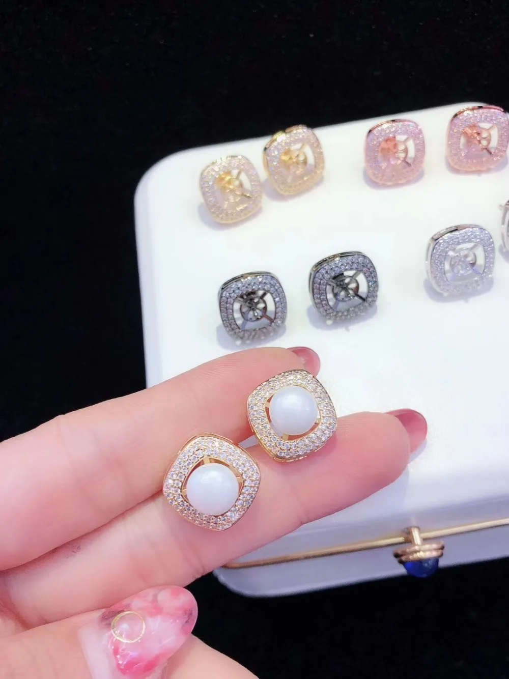 Y545 1 Pair High Quality Golden plated Paved CZ Necklace Earrings Back Cubic Zirconia DIY Jewellery Making
Y545 1 Pair High Quality Golden plated Paved CZ Necklace Earrings Back Cubic Zirconia DIY Jewellery Making