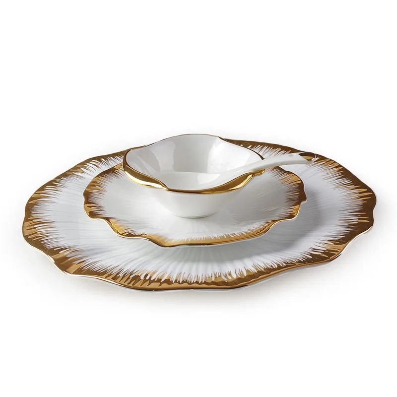 Western-style Ceramic Bone China Spaghetti Steak Plate Dessert Gold Lace Bowls for Home Tableware Office Pastry Dish Sent Friend
Western-style Ceramic Bone China Spaghetti Steak Plate Dessert Gold Lace Bowls for Home Tableware Office Pastry Dish Sent Friend