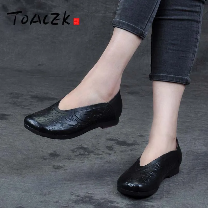 Spring and summer vintage embossed soft sole shoes for women shallow mouth flat leather shoes with literary women's shoes
Spring and summer vintage embossed soft sole shoes for women shallow mouth flat leather shoes with literary women's shoes