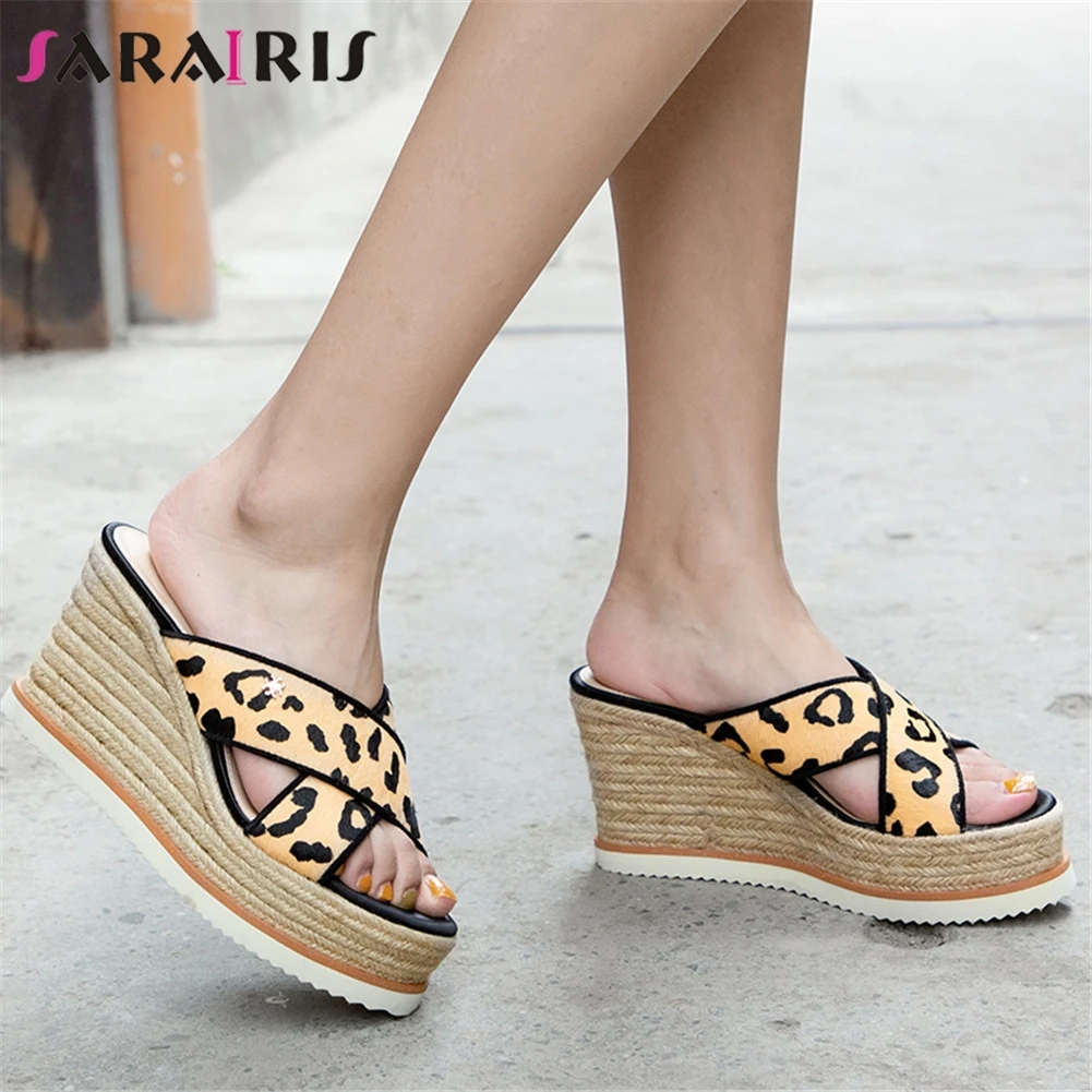 SARAIRIS Brand New Fashion women's Horsehair Ladies Wedges High Heels Leopard Shoes Woman Casual Outside Summer Slippers
SARAIRIS Brand New Fashion women's Horsehair Ladies Wedges High Heels Leopard Shoes Woman Casual Outside Summer Slippers