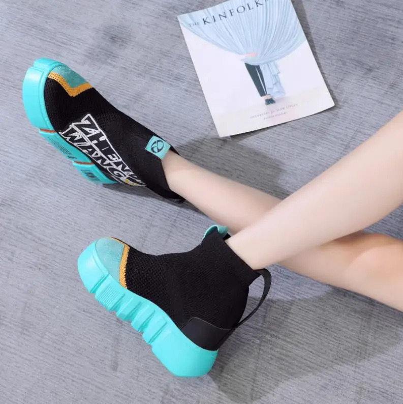 Autumn and winter new Korean version of the fashion thick-bottomed 100 increase net cake women's shoes
Autumn and winter new Korean version of the fashion thick-bottomed 100 increase net cake women's shoes