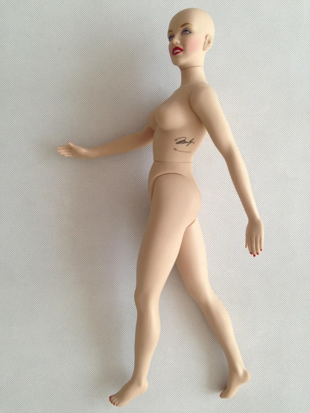 AILAIKI 40CM Toy Anthropomorphic Dummy Marilyn Monroe Doll 1/4 Plastic Scale Star Model Naked Body DIY Doll Environmental Doll
AILAIKI 40CM Toy Anthropomorphic Dummy Marilyn Monroe Doll 1/4 Plastic Scale Star Model Naked Body DIY Doll Environmental Doll