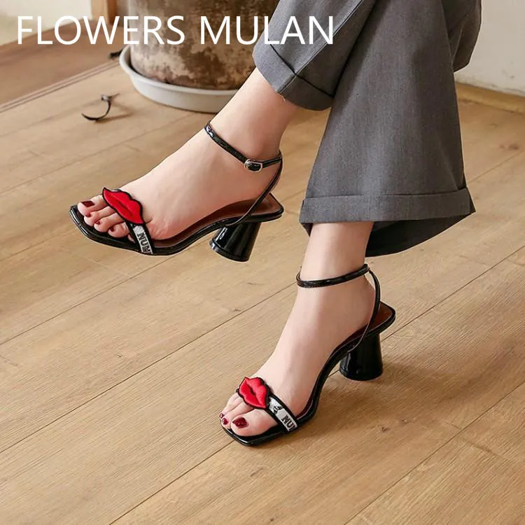 Brand Designer Women Sandals Chic Embroider Red Lip One Buckle Sandalias Mujer Peep Toe Ankle Buckle Gladiators High Heels
Brand Designer Women Sandals Chic Embroider Red Lip One Buckle Sandalias Mujer Peep Toe Ankle Buckle Gladiators High Heels