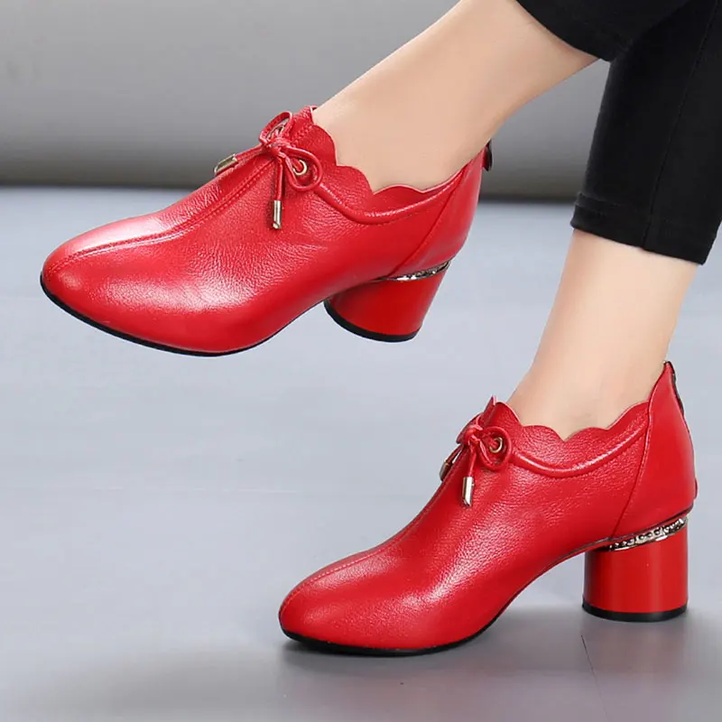 Spring new leather deep mouth with women's shoes Korean version of the belt with thick with pointed shoes red large size.
Spring new leather deep mouth with women's shoes Korean version of the belt with thick with pointed shoes red large size.