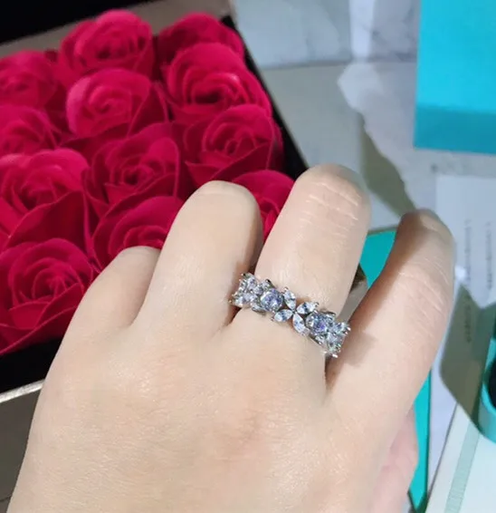 Hot famous brand jewelry flower ring 925 sterling silver cz zircon wedding finger 4 leaf clover ring girl women accessories
Hot famous brand jewelry flower ring 925 sterling silver cz zircon wedding finger 4 leaf clover ring girl women accessories