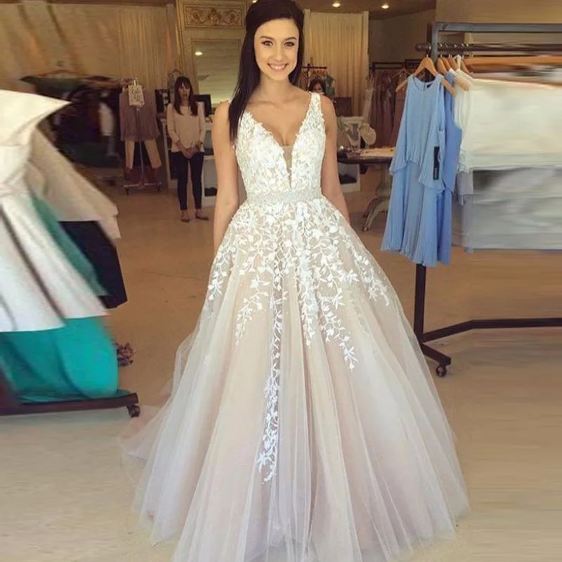 Sexy V Neck Lace Evening Prom Gown Tulle Beaded Appliques Vintage Floor Length Wedding Party Dress
Sexy V Neck Lace Evening Prom Gown Tulle Beaded Appliques Vintage Floor Length Wedding Party Dress