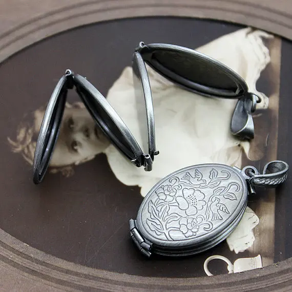 Free shipping 10pcs Folding double Locket vintage Antiqued Silver plated Copper oval photo locket pendant with Clasps -(LOCK-52)
Free shipping 10pcs Folding double Locket vintage Antiqued Silver plated Copper oval photo locket pendant with Clasps -(LOCK-52)